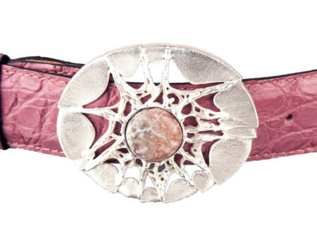 Cintura coccodrillo rosa antico con fibbia in bronzo argentato